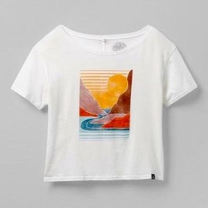 scoop neck short sleeve PrAna graphic tee